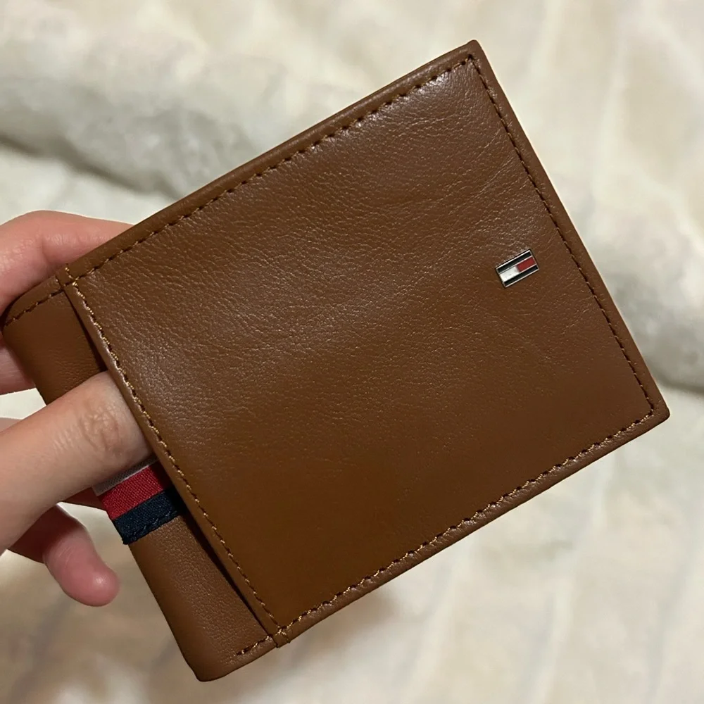 Tommy Hilfiger Men’s Leather RFID Protection Bifold Wallet Tan Business Casual